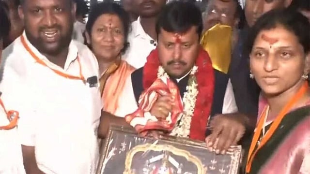 Nitin Nabin offers prayers at Bhadrakali Temple in Telangana
