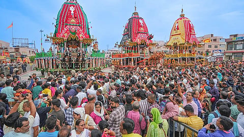 puri rath yatra stampede like situation one dead over 100 reportedly