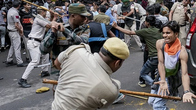 Delhi Govt Withdraws 13 Cases Against NEET Protesters at Jantar Mantarx`