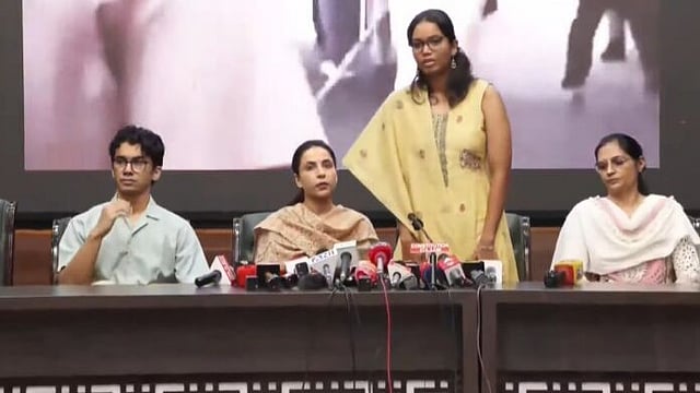 காயமடைந்த காவலர்களின் குடும்பத்தினர்