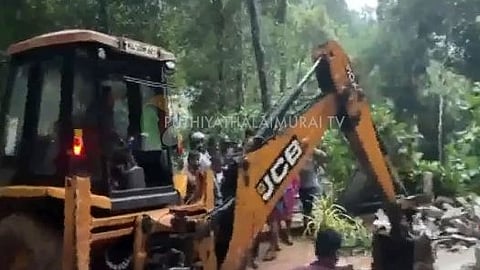 Heavy Rain Triggers Red Alert in 7 Kerala Districts