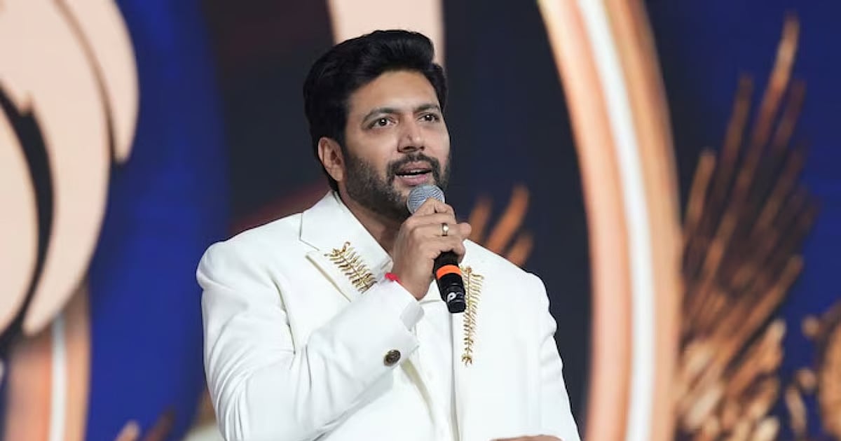 இயக்குநராக அறிமுகமாகும் ரவி மோகன்: குடும்பத்தினருடன் படம் பார்த்த அனுபவம்