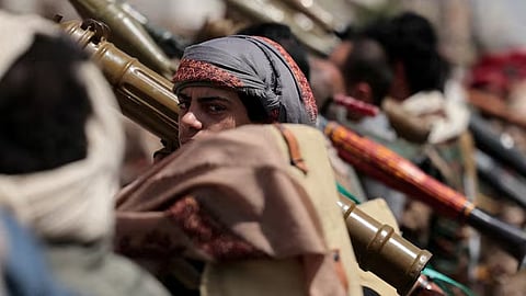 30 Yemeni Soldiers Killed in Houthi Attack on Army Camps