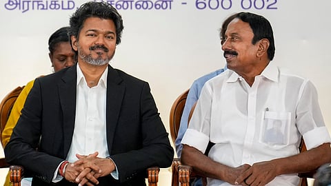 விஜய் - செங்கோட்டையன்