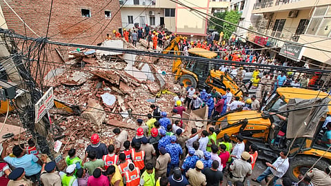 Delhi Satya Niketan building collapse
