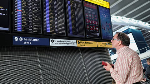 Englands air traffic brought to standstill