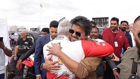 vijay hug ajith