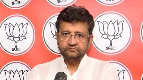What reason of Rs 3,383 Crore BJP MLA Turns Beggar In Mumbai