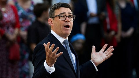 Push for U's break-up Leaders from sign deal