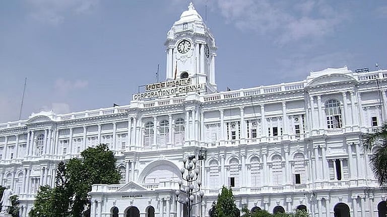 நிதி மற்றும் பணியாளர் பற்றாக்குறை.. கவலைக்கிடத்தில் சென்னை மாநகராட்சி!!