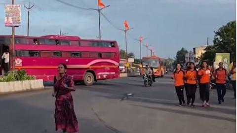 மகள் படிப்புக்காக வெறுங்காலுடன் மாரத்தான் ஓடிய தாய்