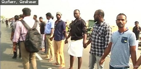 ஜல்லிக்கட்டுக்கு ஆதரவாக மாணவர்கள் மனிதச் சங்கிலி