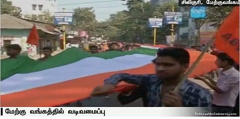 மேற்கு வங்கத்தில் 120 மீட்டர் நீள தேசியக் கொடி..!