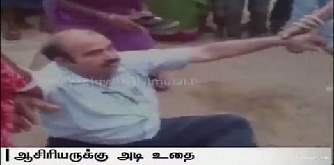 பாலி‌யல்‌ தொல்லை‌: ஆசிரியருக்கு அடி உதை