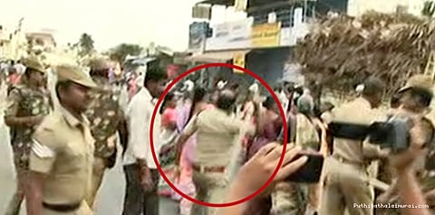 தாக்குதல் நடத்திய காவலர்கள் மீது நடவடிக்கை கோரி மனு