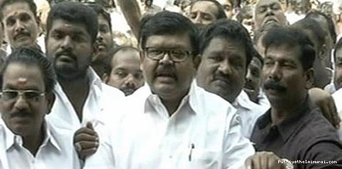 பன்னீர் செல்வம் பழைய பல்லவியை பாடுகிறார்: வைகைச் செல்வன்