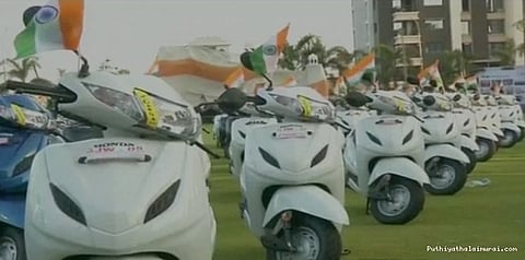 ஊதிய உயர்வாக பைக், கார்: வைர வியாபாரிகளின் தங்க மனசு