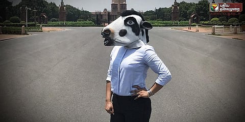 “மாட்டுக்கு இருக்கும் பாதுகாப்பு கூட பெண்களுக்கு இல்லை”: பசு முகமூடி அணியும் பெண்கள்..!