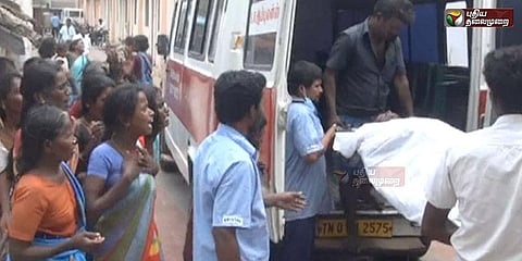 வெட்டியதால் ‌மனைவி இறந்து விட்டதாக அச்சம்... மின்கம்பியை கடித்து  கணவர் தற்கொலை