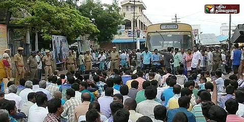 பேருந்துகளைச் சிறைப்பிடித்த  137 பேர் மீது வழக்குப்பதிவு
