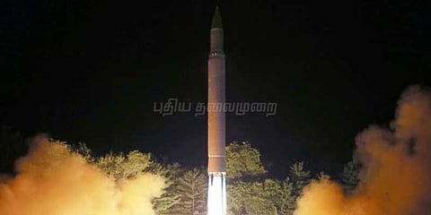 ஏவுகணை சோதனையின்போது குறுக்கே பாய்ந்த விமானம்