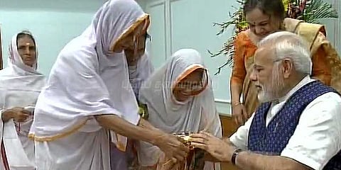 ரக்‌ஷா பந்தன் கொண்டாடிய பிரதமர் மோடி, ராம்நாத் கோவிந்த்..!