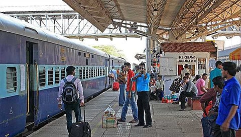 பயணிகளின் சிரமத்தை குறைக்க புதிய ரயில் சேவை