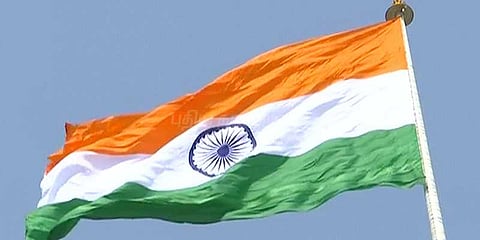 வாகா எல்லையில் 360 அடி உயர கம்பத்தில் பறக்கும் தேசியக்கொடி