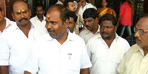கட்சிப் பொறுப்பில் இருந்து ஆர்.பி உதயகுமார் விடுவிப்பு 