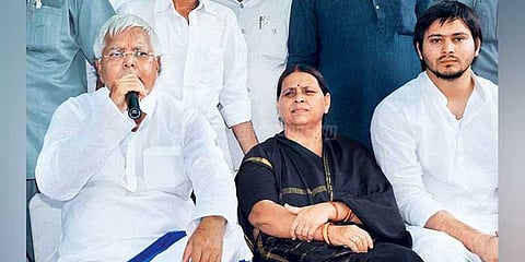 லாலுவின் மனைவி, மகனிடம் வருமான வரித்துறையினர் விசாரணை