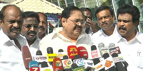 பொறுப்பை தட்டிக் கழிப்பது ஆளுநரின் பதவிக்கு உகந்தது அல்ல: துரைமுருகன்
