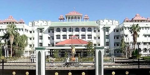 சசிகலா உடல் நலம் விசாரிக்கவே சென்றோம்....நீதிமன்றத்தில் அமைச்சர்கள் விளக்கம்