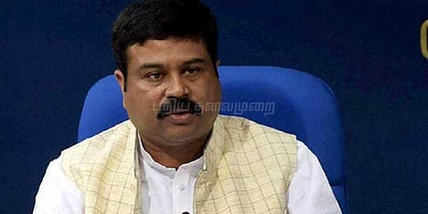 பெட்ரோல், டீசல் விலை விவகாரத்தில் அரசு தலையிடாது: அமைச்சர் திட்டவட்டம்