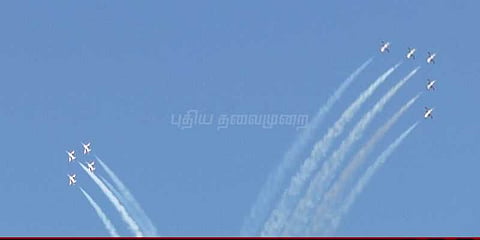 பார்வையாளர்களை கவர்ந்த விமான சாகச நிகழ்ச்சி 