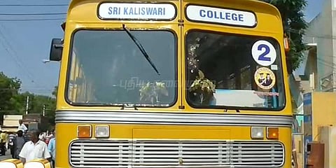தனியார்‌ கல்லூரி பேருந்து மோதி இளம்பெண் உயிரிழப்பு