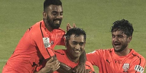 கால்பந்து போட்டியில் பாலிவுட்டை வென்ற கிரிக்கெட் நட்சத்திரங்கள்