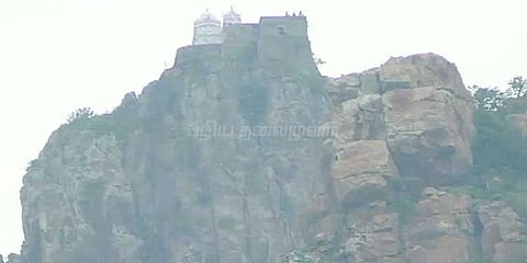 மலை உச்சி கோயிலைச் சுற்ற பக்தர்களுக்கு தடை