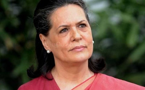 சிகிச்சைக்குப் பின் வீடு திரும்பினார் சோனியா காந்தி 