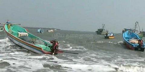 கனமழை எதிரொலி: புதுச்சேரி மீனவர்கள் 5வது நாளாக கடலுக்கு செல்லவில்லை