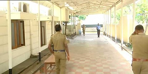திவாகரன் வீட்டில் சோதனை நிறைவு