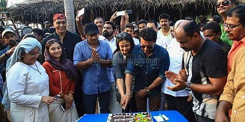 நிவின் பாலி படப்பிடிப்பில் கேக் வெட்டிய ஜோதிகா-சூர்யா போட்டோ ஆல்பம்