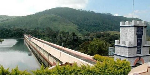 முல்லைப் பெரியாறு அணை நீர்மட்டம் 121 அடியாக குறைந்தது