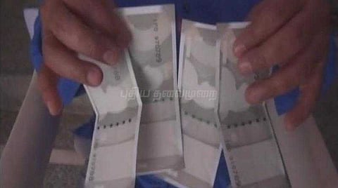500 ரூபாயில் காந்தியின் படம் இல்லை: பொதுமக்கள் அதிர்ச்சி 