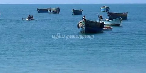 தமிழக மீனவர்கள் மீது துப்பாக்கிச் சூடு: 27 பேர் கைது