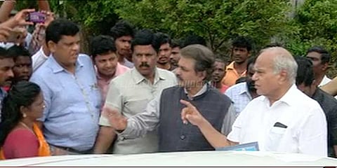 எதிர்க்கட்சிகளின் எதிர்ப்பை மீறி கடலூரில் ஆளுநர் ஆய்வு