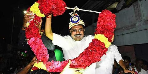 15 சுற்று வாக்கு எண்ணிக்கை நிறைவு: டிடிவி தினகரனின் வெற்றி உறுதி!