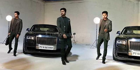 ட்விட்டரில் ட்ரெண்ட் ஆகும் விஜய்62 போட்டோ ஷூட்