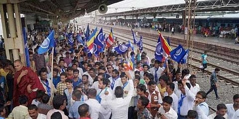 மகாராஷ்டிராவை உலுக்கிய தலித் அமைப்புகளின் போராட்டம் வாபஸ்