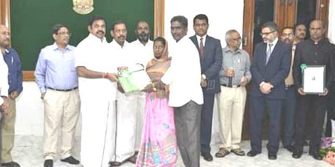 முதல்வர் தொடங்கி வைத்த விலையில்லா வேட்டி,சேலை‌ திட்டம்   