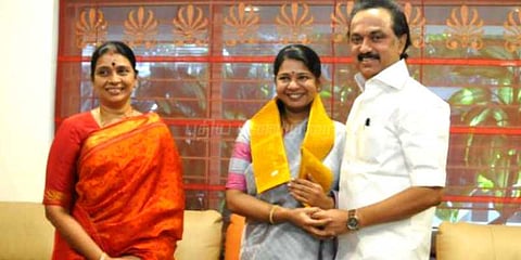 கருணாநிதி, ஸ்டாலினை சந்தித்து ஆசி பெற்றார் கனி‌‌மொழி!